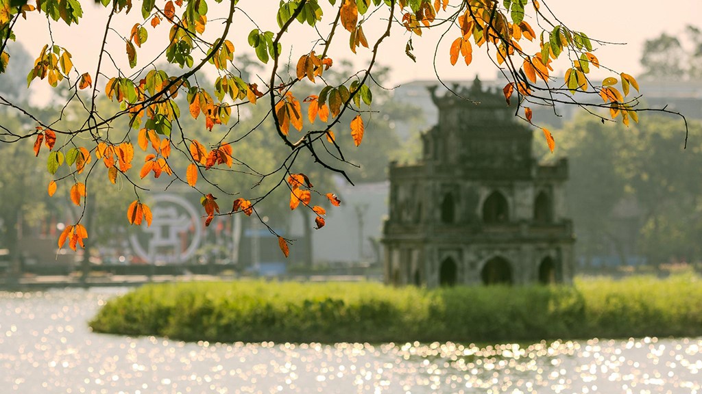 Gió heo may và khói súng thương trường – Hà Nội những ngày thu tháng Tám