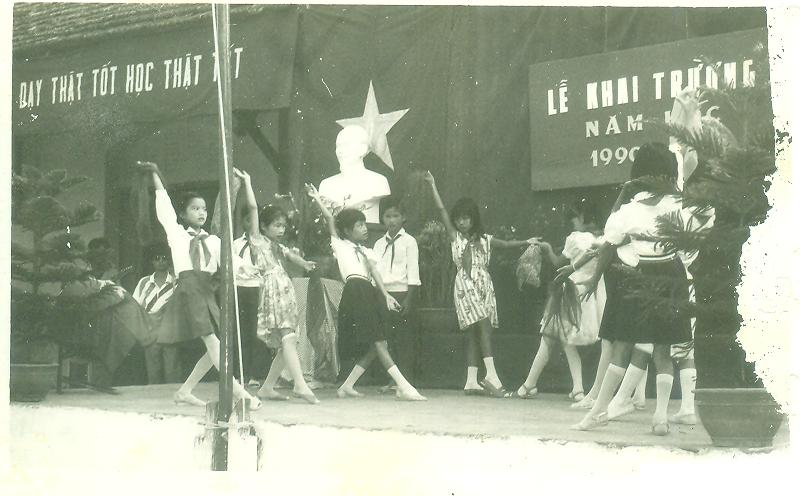 Cơn mưa rào mùa hạ và nỗi buốt giá trong mái trường Trung Sơn Trầm