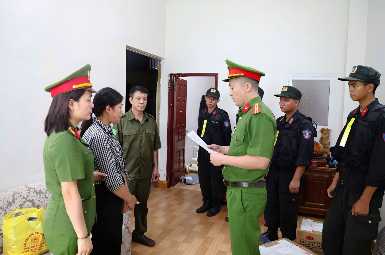 Từ logo xe vua đến bao luật online: Khi pháp luật bị rao bán và lòng tin bị thử thách